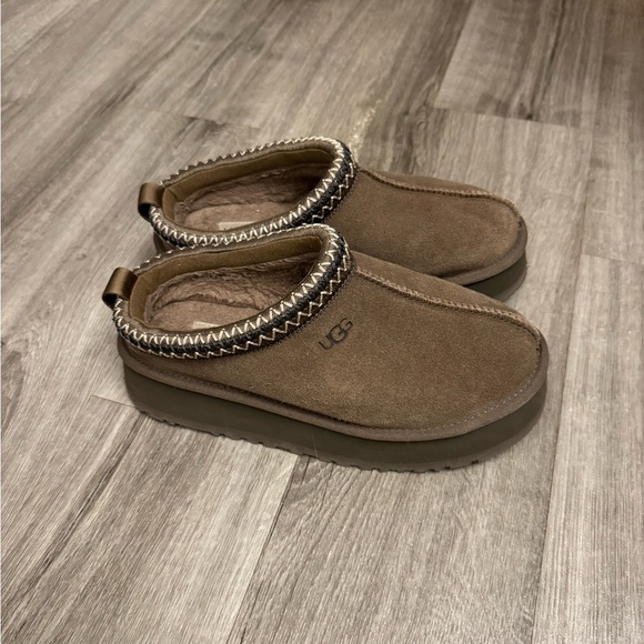 UGG TAZZ Slippers - Picture 1 of 6